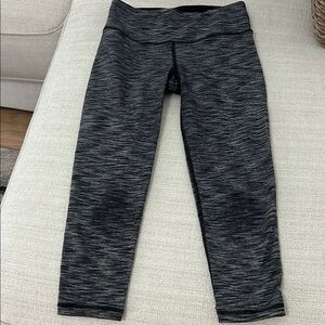 Victoria Sport Gray Capri Leggings